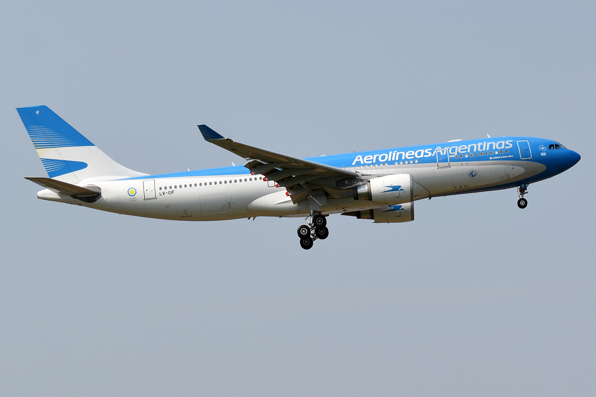 aerolineas argentinas, lv gif, airbus a330 202 (51272191963)